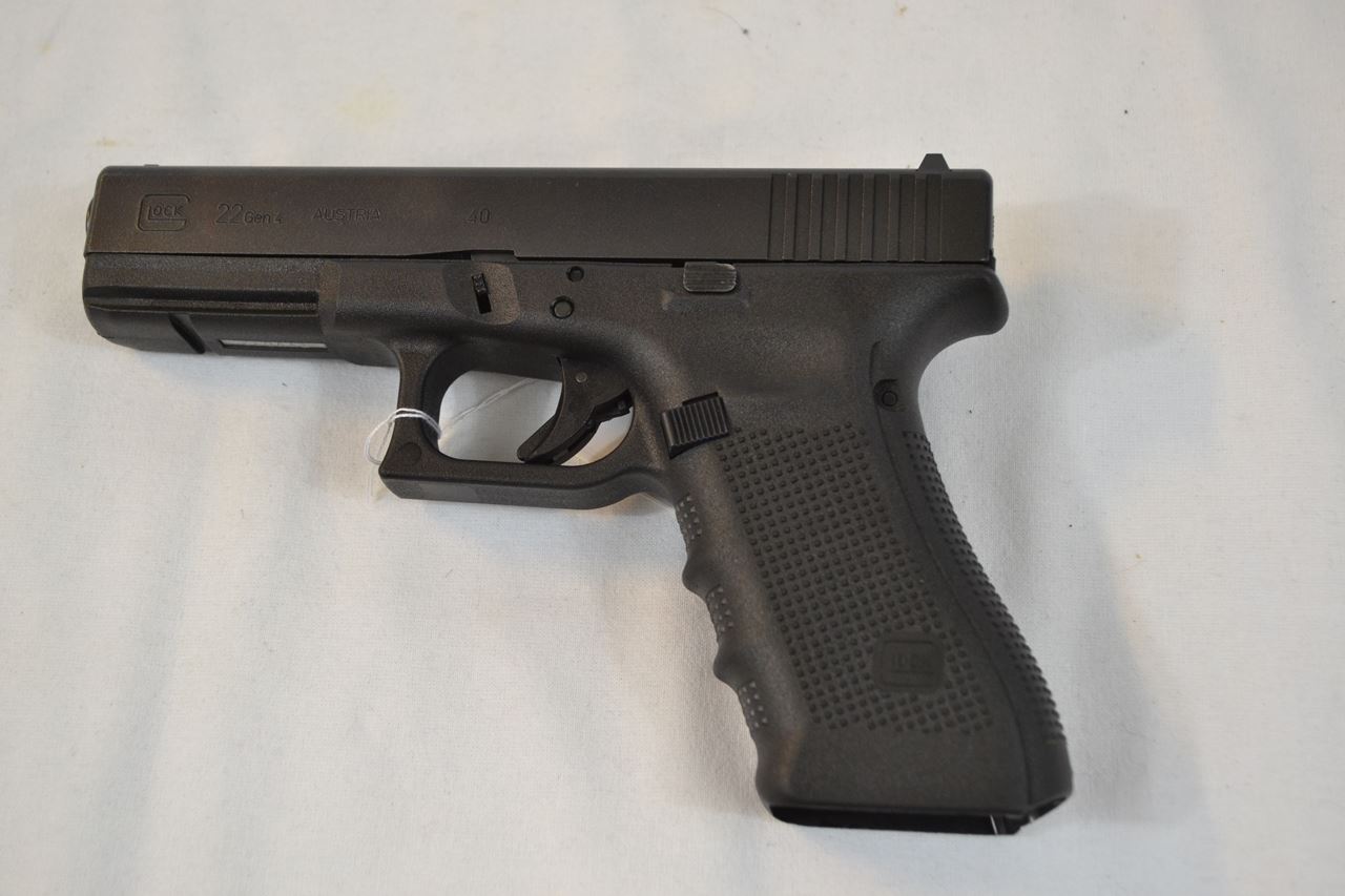 Used Glock 22 Gen4 Semi-Auto .40S&W, With 3 Glock mags and 2 long ...