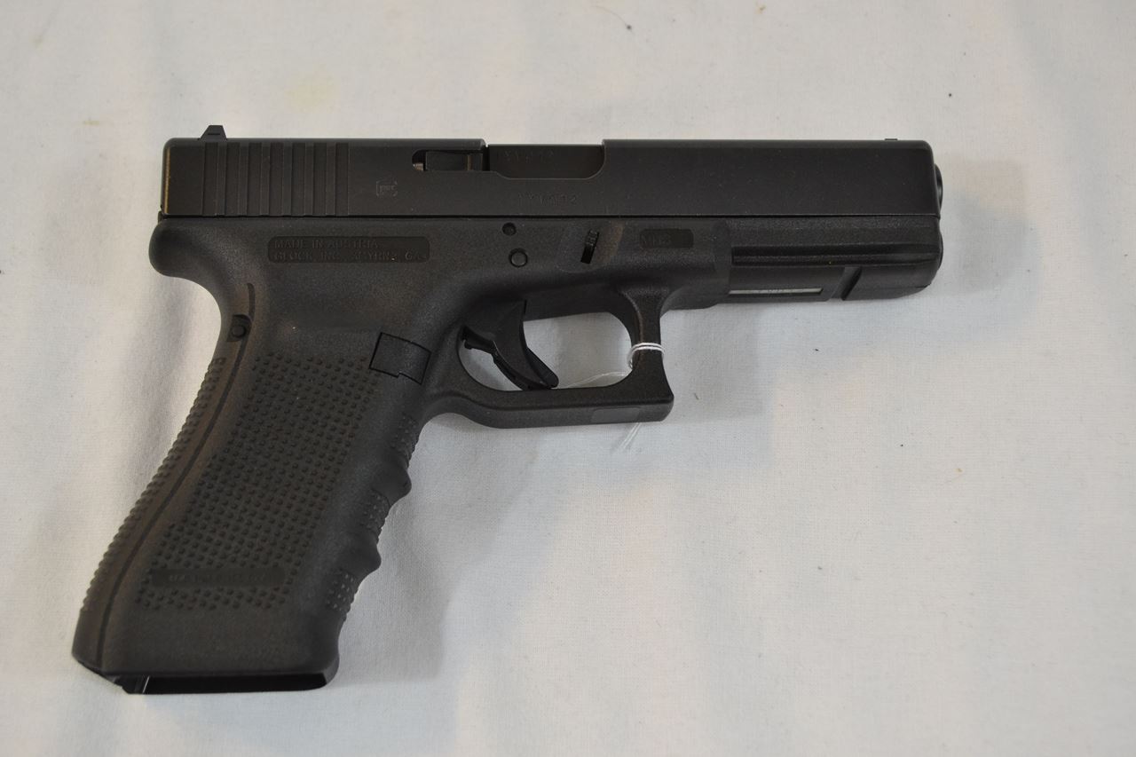 Used Glock 22 Gen4 Semi-Auto .40S&W, With 3 Glock mags and 2 long ...